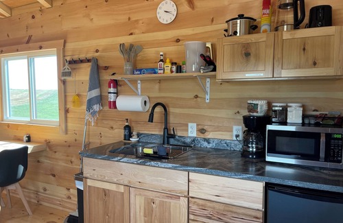Canistota Cabina | River Bluff Cabin 1- Private Hot Tub & Land, Stunning Bluff & Sunset Views