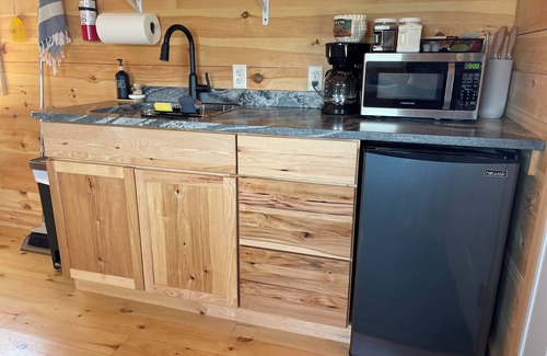 Canistota Cabina | River Bluff Cabin 1- Private Hot Tub & Land, Stunning Bluff & Sunset Views