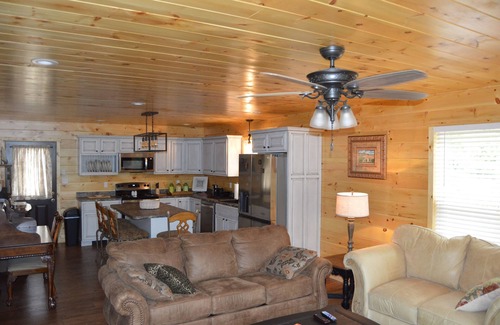 Tazewell Cabina | RIVER CABIN - FISHING. KAYAKING. FIRE PIT. OUTDOOR SHOWER
