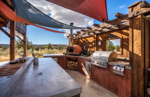 Crooked River Ranch Casa | River Canyon Eco-Barn - On 50 Acres Near Smith Rock