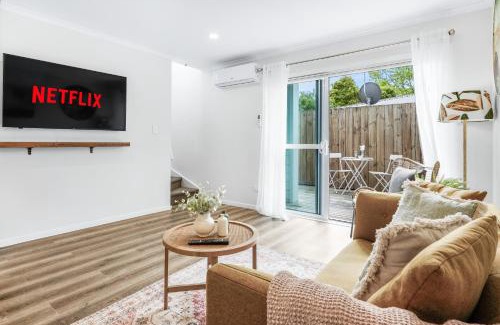 Hamilton Casa | River City Retreat! King Bed & Central - By KOSH BNB
