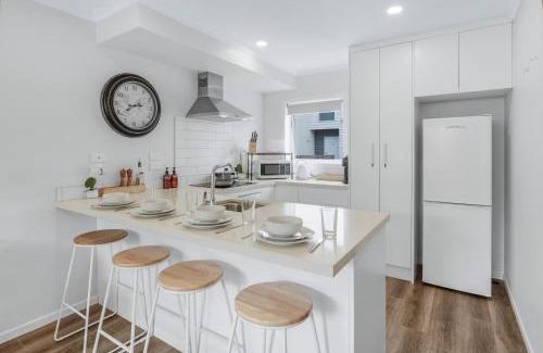 Hamilton Casa | River City Retreat! King Bed & Central - By KOSH BNB