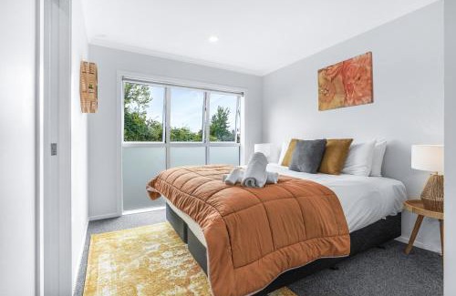 Hamilton Casa | River City Retreat! King Bed & Central - By KOSH BNB