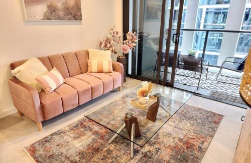 Eagle Farm Apartamento | River & City View Apt near Brisbane Airport with Infinity Pool, Spa, Sauna, Steam Room