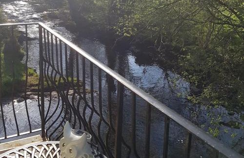 Brecon Casa | River Cottage Brecon: Hot Tub, Fire, Balcony, Wifi