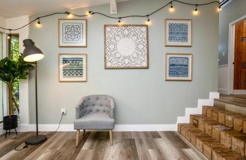 Luray Casa | River Escape 3BR Cabin - Hot Tub, Starlink Wifi, Tubing