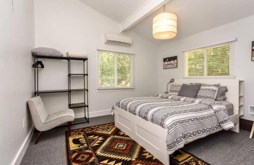 Luray Casa | River Escape 3BR Cabin - Hot Tub, Starlink Wifi, Tubing