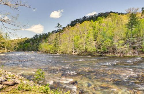 Tellico Plains Casa | River Escape River Front Cabin