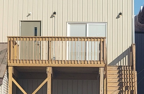 Oak Harbor Casa | River Front Apartment. 40 min to Cedar Point/Lake Erie/Put-In-Bay!