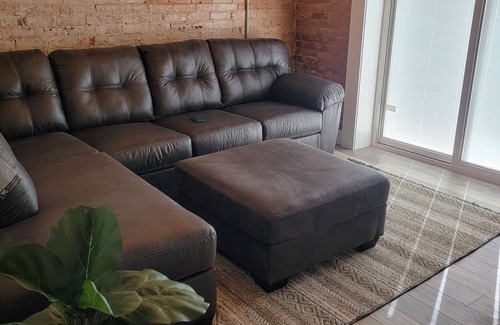 Oak Harbor Casa | River Front Apartment. 40 min to Cedar Point/Lake Erie/Put-In-Bay!