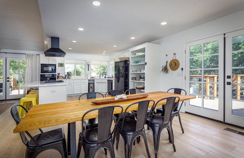 Kaweah Casa | River Front at the River Raven House