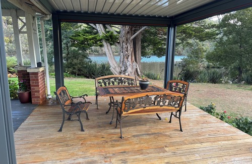 Huonville Casa | River Front Estate