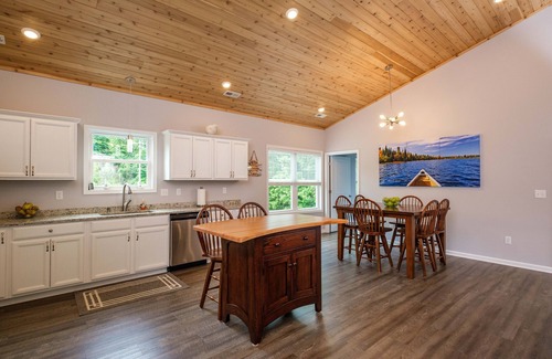Shenandoah Casa | RIVER FRONT HOME AMAZING VEIWS AND HOT TUB