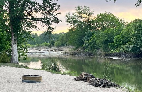 Center Point Casa | River Front RV campsite on the Guadalupe, private RV park with tons of space.