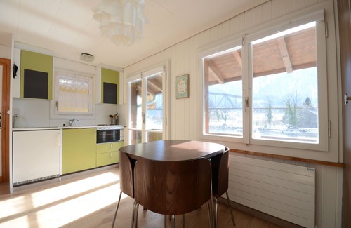 Goldswil Cabina | Apartamento frente al río. Balcón privado con fantásticas vistas. Romanitc!