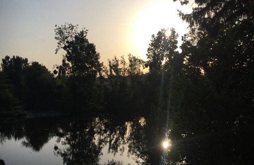 Taize-Aizie Casa | River Frontage House with Terrace + Large Garden + Boat
