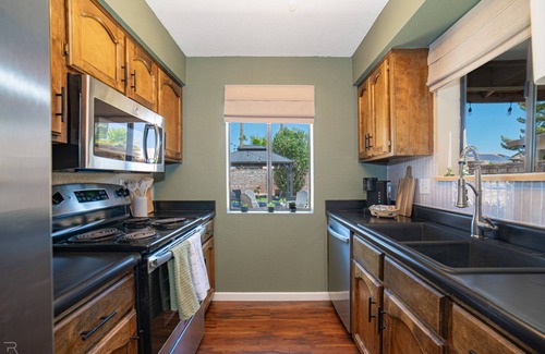 Mesa Del Sol Casa | River Fun Awaits! Pool, Putting Green, Arcade & More – Sleeps 8!