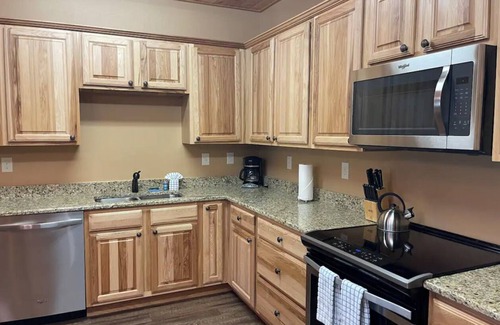 Gruene Condominio | River Getaway in Historic Gruene. Walk to river, shops, restaurants, and more!