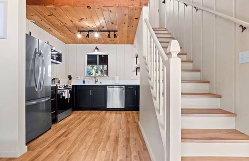Springville Cabina | River Haus Sequoia - Views+KingBeds+HotTub+Modern