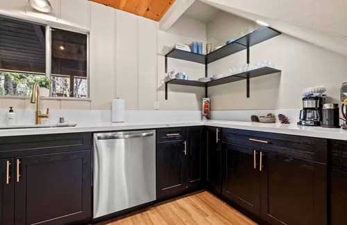 Springville Cabina | River Haus Sequoia - Views+KingBeds+HotTub+Modern