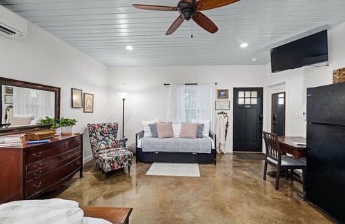 Gruene Casa | River Haven Guest House