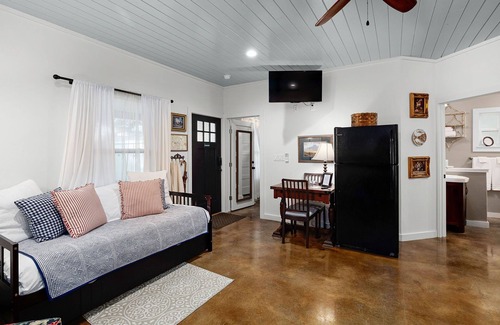 Gruene Casa | River Haven Guest House