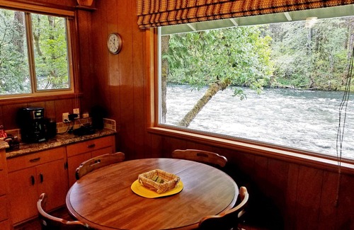 Blue River Casa | River Haven on the McKenzie