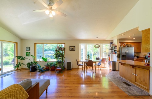 Central Oregon Casa | River House: country living close to everything!
