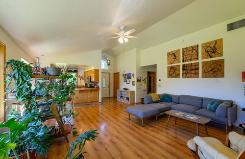 Central Oregon Casa | River House: country living close to everything!
