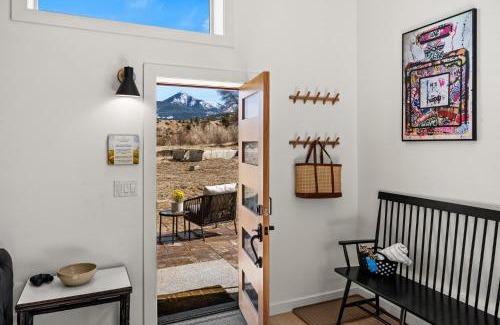 Livingston Casa | River Island Retreat
