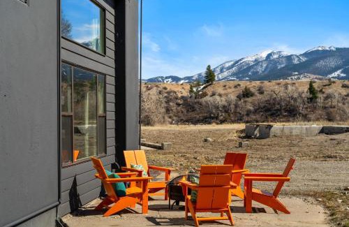 Livingston Casa | River Island Retreat