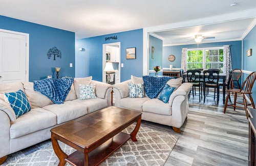 Millville Casa | River & Kayak Cottage, Hot Tub, Deck, Grill, WiFi!