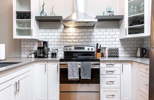 Stratford Condominio | River Merchant Inn Heintzman Music Suite