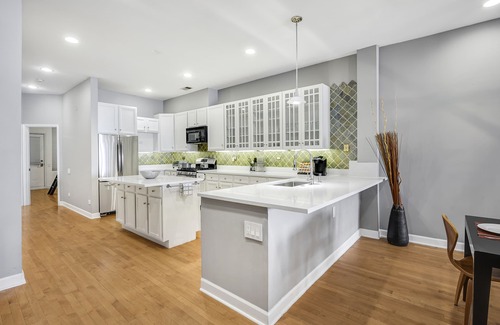 Killgubbin Apartamento | River North 3BR/2BA: HUGE, Parking, Center Chicago