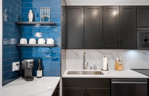 Near North Side Apartamento | River North Chicago Chic w/King Bed - Lake & Skyline Views