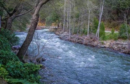 Dunsmuir Chalet De Esquí | River Oak Retreat - Upper Sacramento Riverfront!