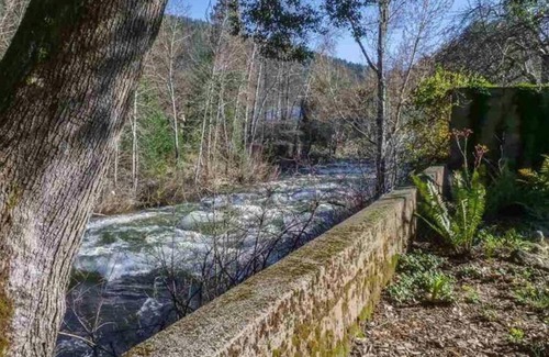 Dunsmuir Chalet De Esquí | River Oak Retreat - Upper Sacramento Riverfront!