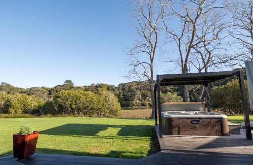 Haruru Casa | River Palms Retreat - Paihia Holiday Home