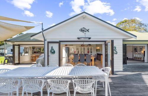 Haruru Casa | River Palms Retreat - Paihia Holiday Home