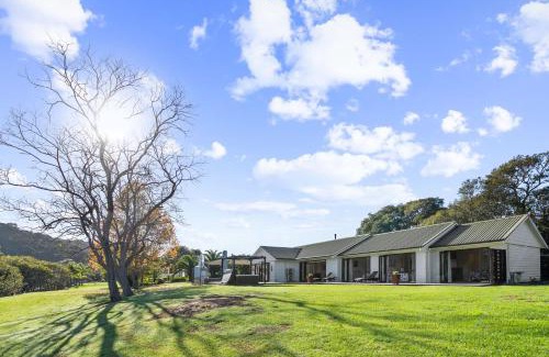 Haruru Casa | River Palms Retreat - Paihia Holiday Home