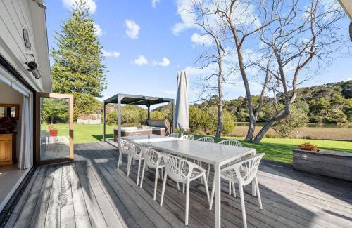Haruru Casa | River Palms Retreat - Paihia Holiday Home