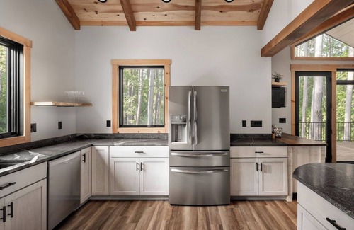 Shenandoah Cabina | River Pines Retreat! Cozy 4-bedroom cabin on the Shenandoah River.