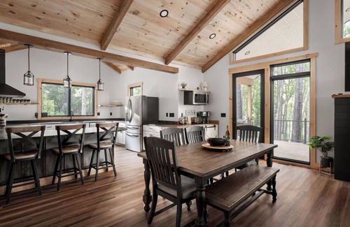 Shenandoah Cabina | River Pines Retreat! Cozy 4-bedroom cabin on the Shenandoah River.