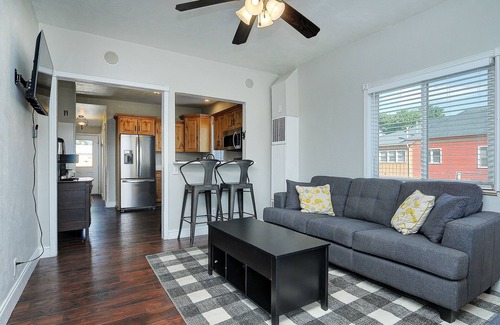 Salida Casa | River R&R Historic mountain views. Ski Monarch 25 miles. Blocks from downtown.