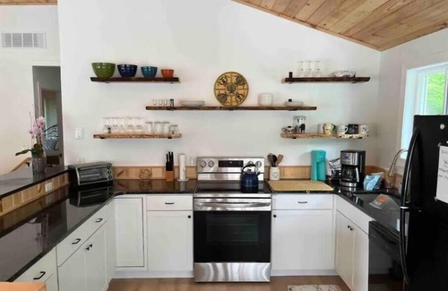 Fishers Hill Casa | River Retreat w/ Kayaks, Firepits, Stars, No clean fee
