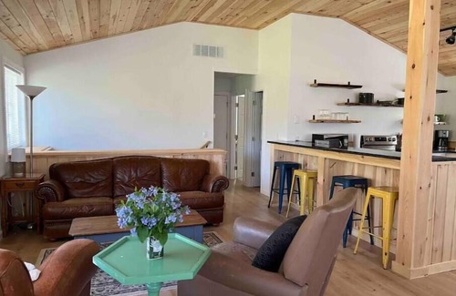 Fishers Hill Casa | River Retreat w/ Kayaks, Firepits, Stars, No clean fee