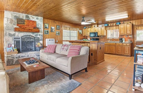 Bandera Casa | River Ridge Cabin en la Medina