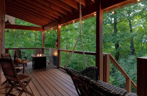 Horse Shoe Casa | River Rock Cabin - Comfortable, Private Home with King Beds & Mountain Views