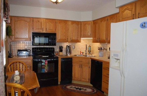 Crumpler Casa | River Rock Ridge-Upscale Cabin,Riverfront firepits,covered porch,WIFI,small dogs