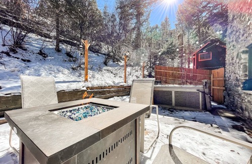 Cascade-Chipita Park Casa | ♥︎River Rocks Retreat♥︎HOT TUB/FIRE PIT/MTN VIEWS